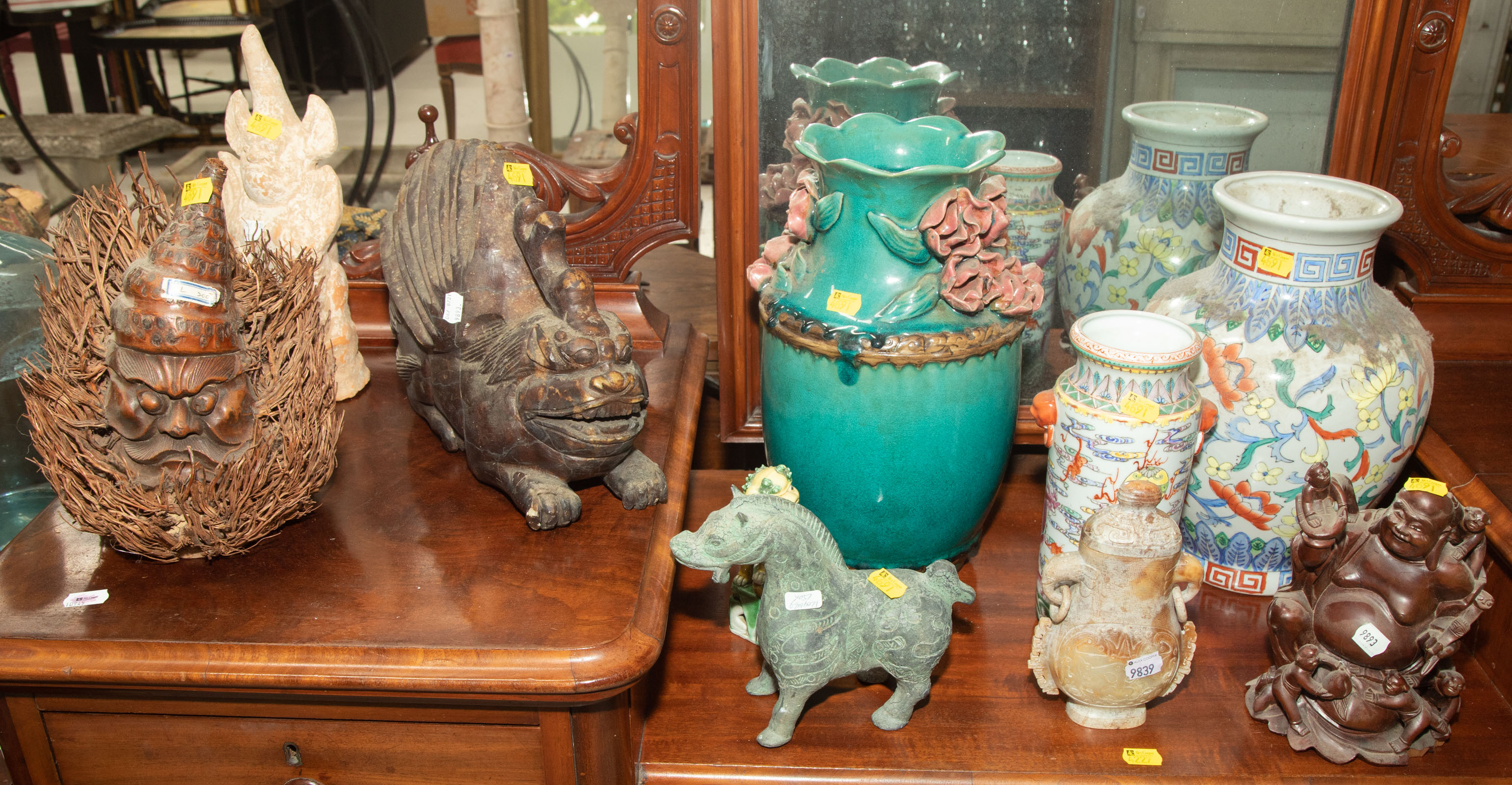 ASSORTMENT OF CHINESE CERAMICS &