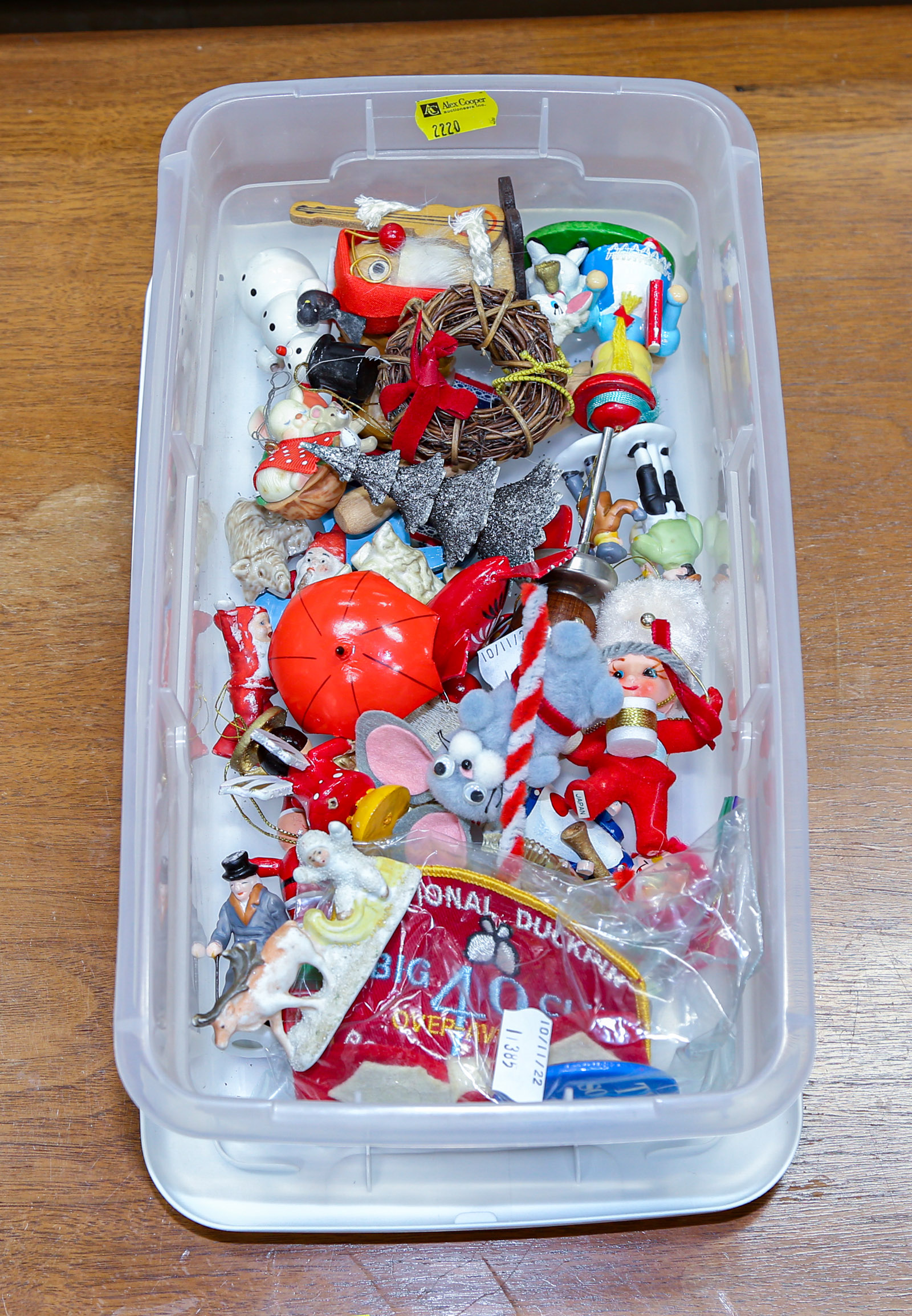 ASSORTMENT OF CHRISTMAS ORNAMENTS