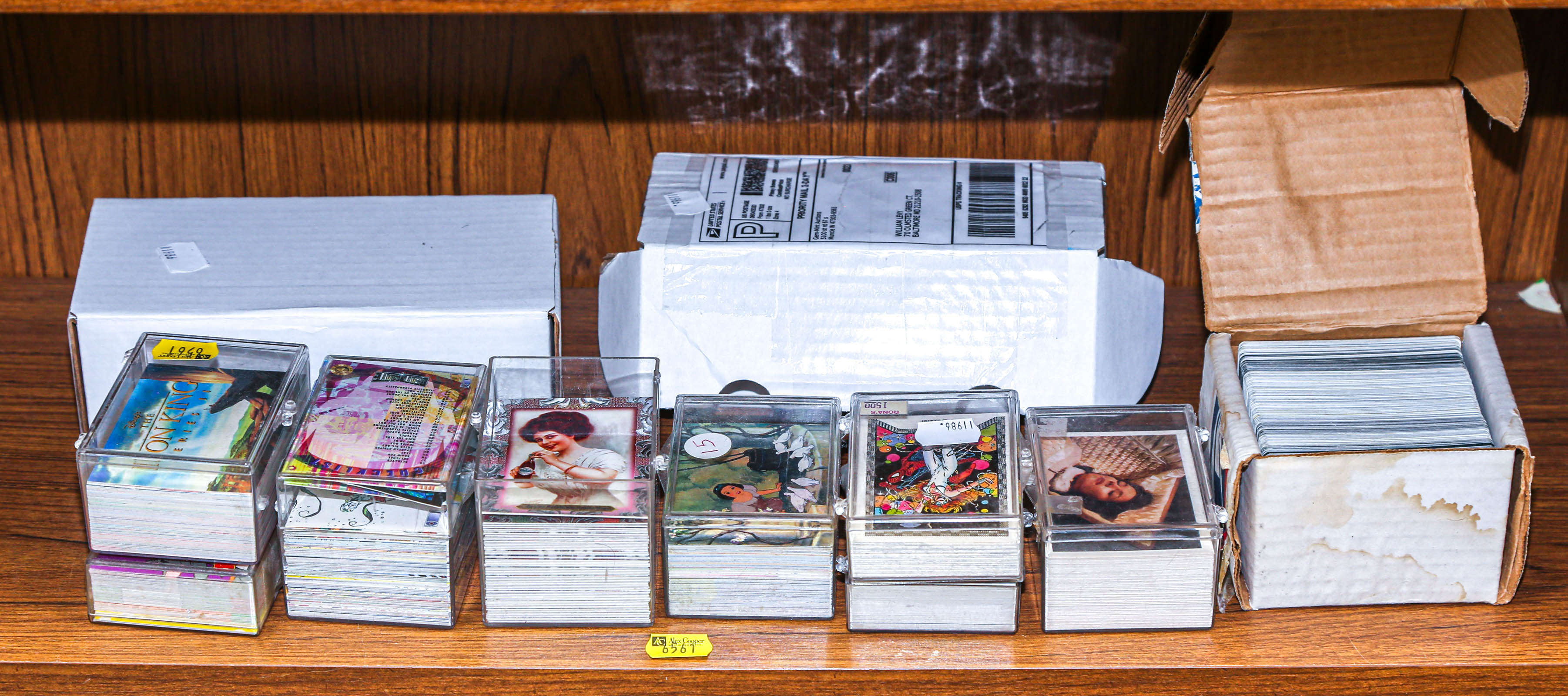 ASSORTMENT OF COLLECTIBLE CARDS