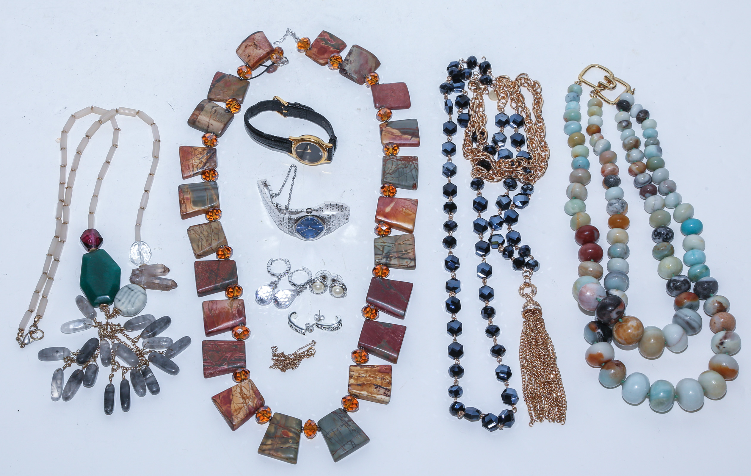 ASSORTMENT OF COSTUME JEWELRY