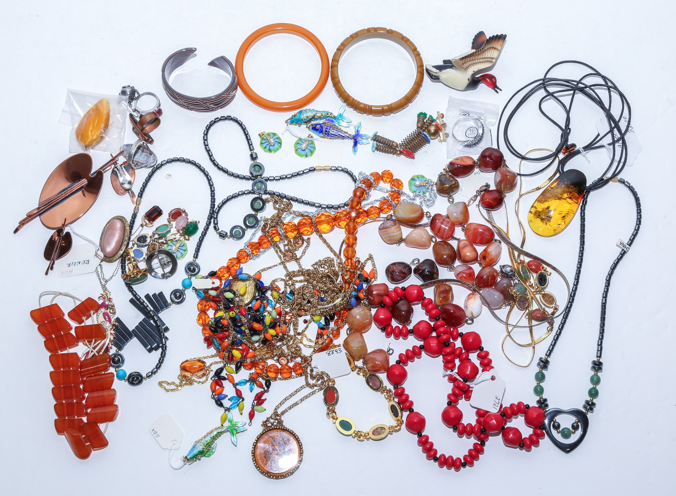 ASSORTMENT OF COSTUME JEWELRY