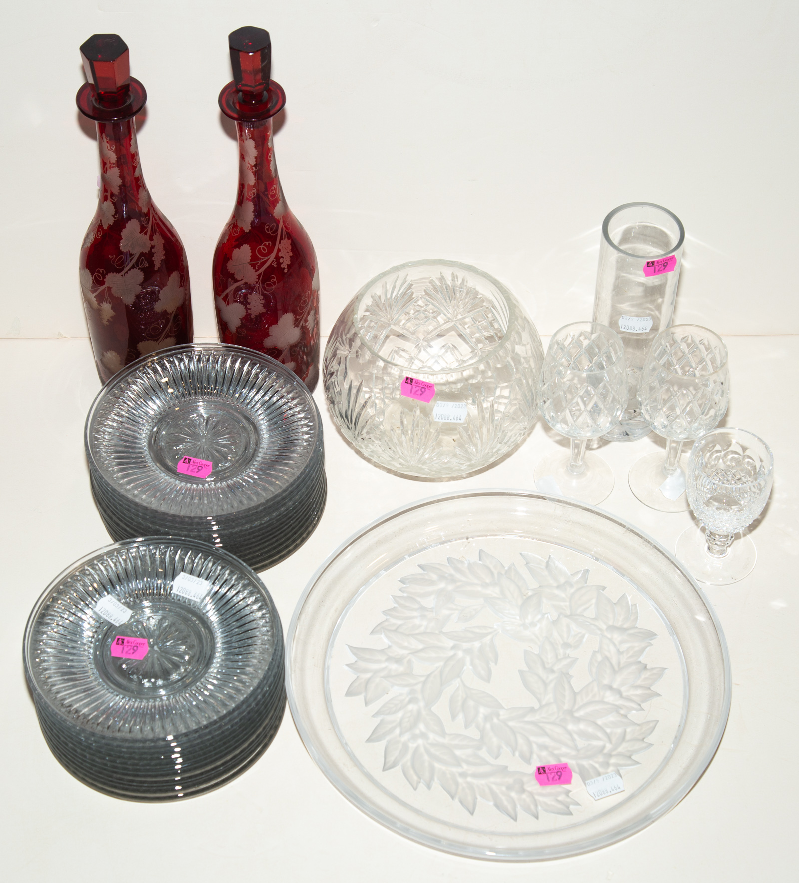 ASSORTMENT OF CRYSTAL & GLASSWARE