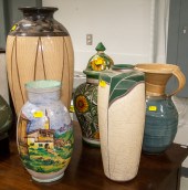 ASSORTMENT OF DECORATIVE CERAM