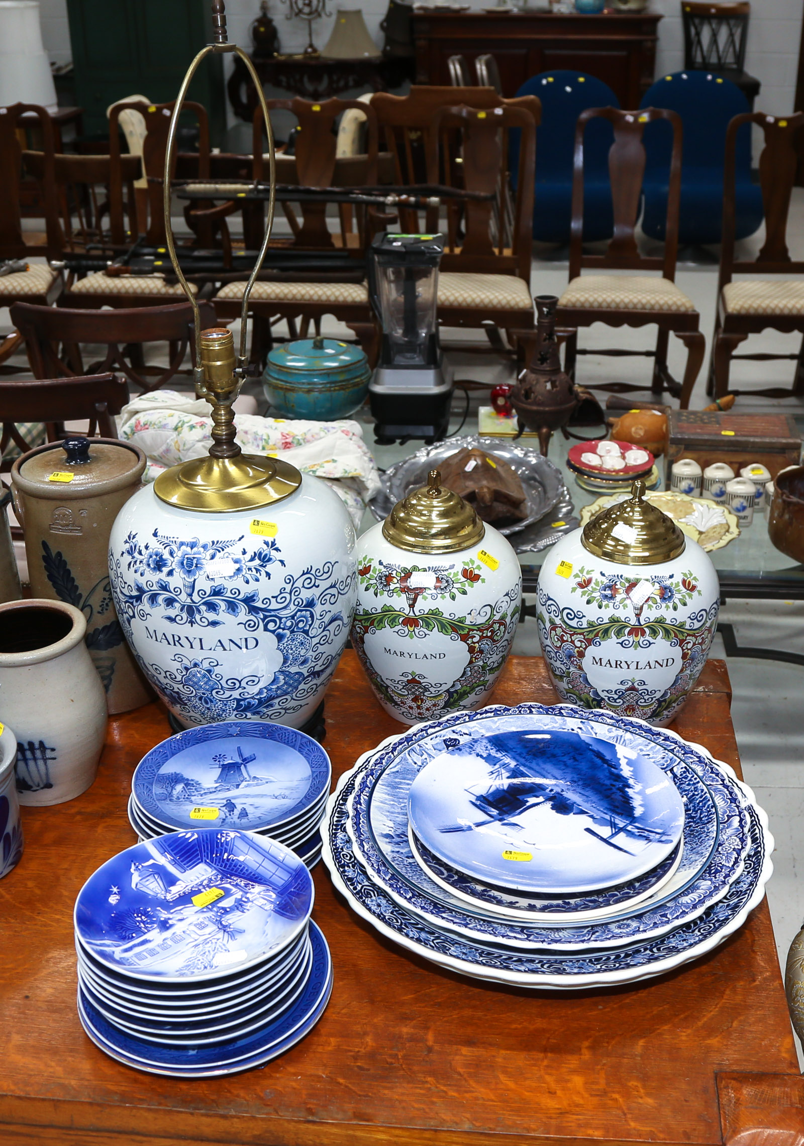 ASSORTMENT OF DECORATIVE &