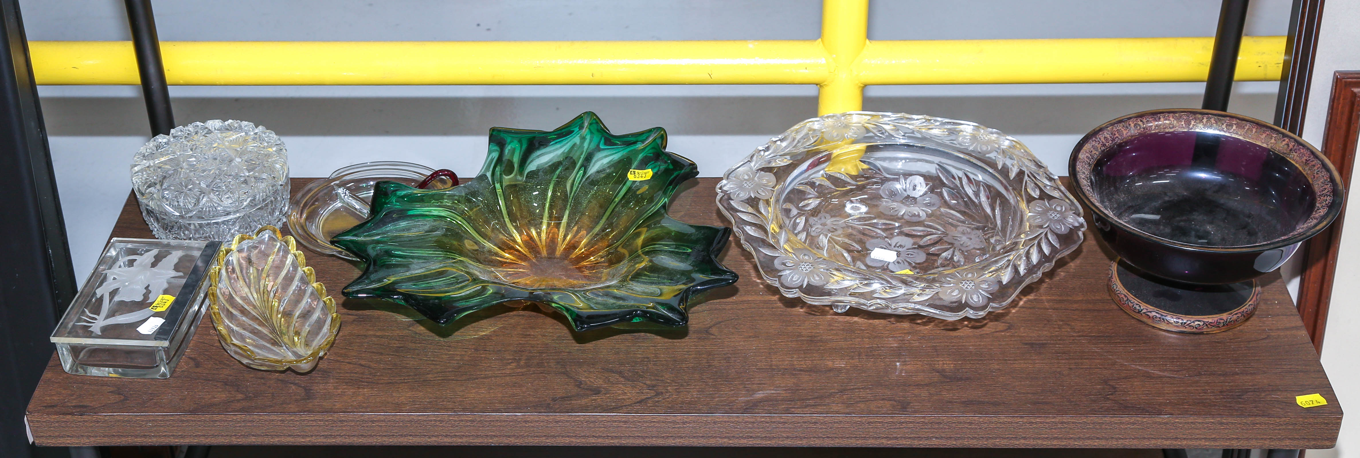 ASSORTMENT OF DECORATIVE