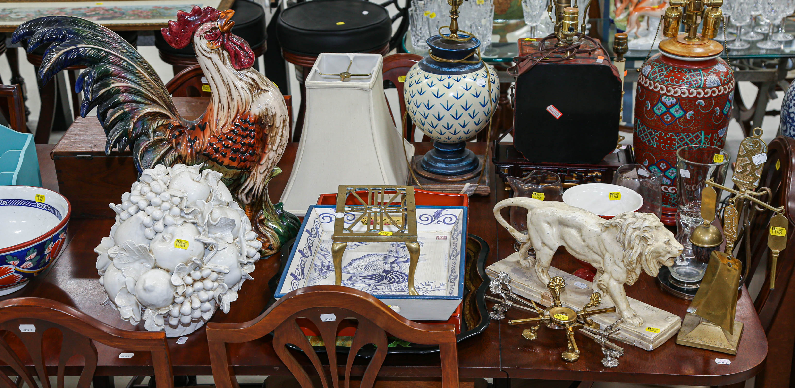 ASSORTMENT OF DECORATIVE & USEFUL