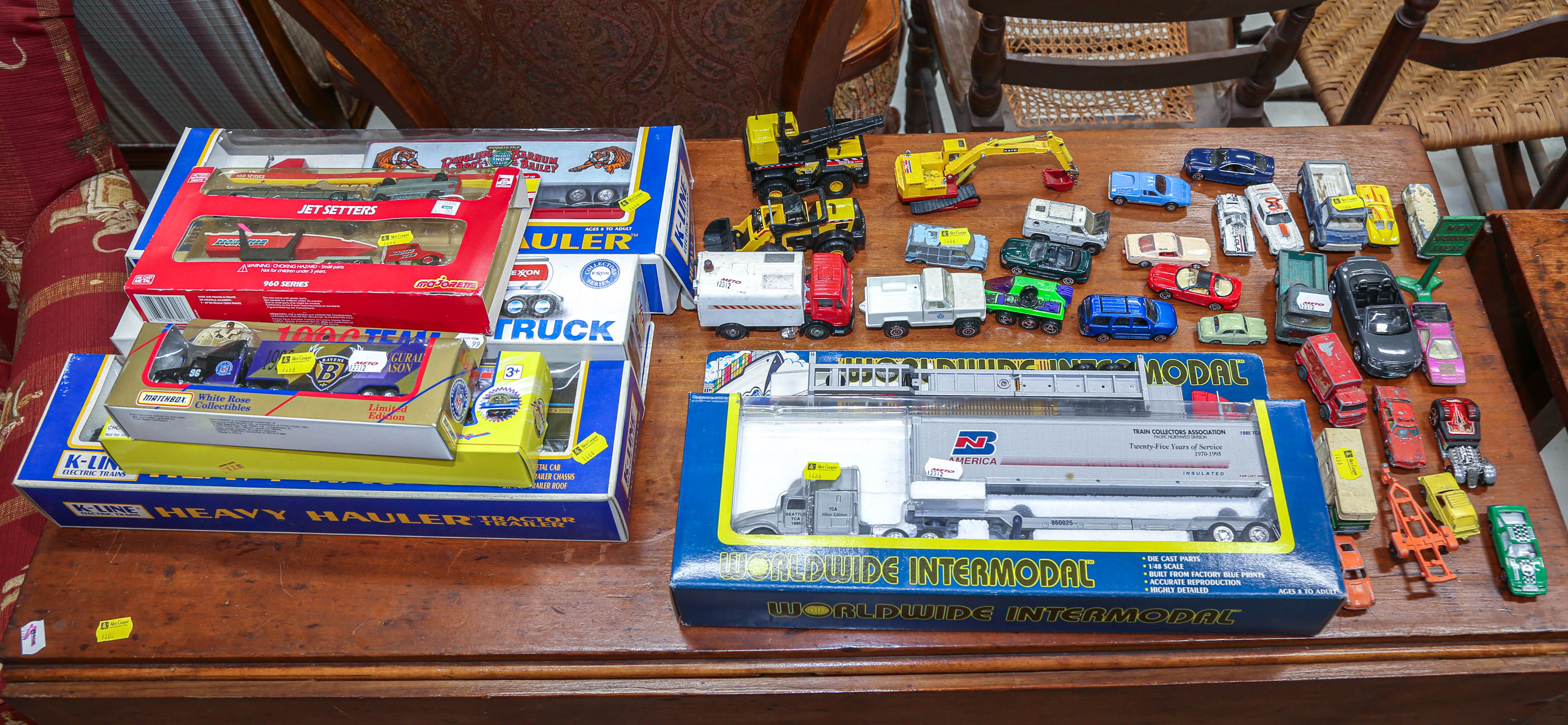 ASSORTMENT OF DI-CAST VEHICLES