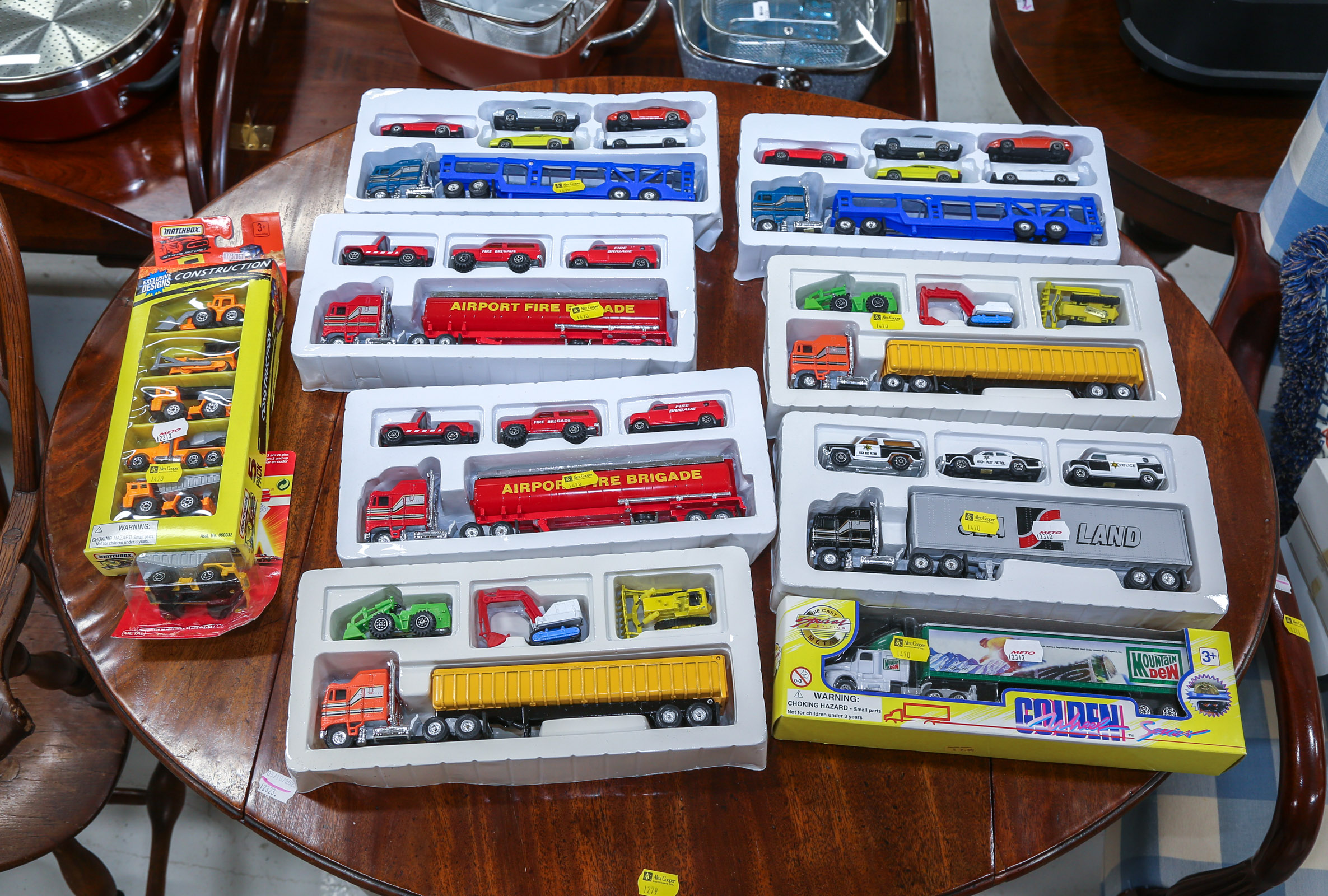 ASSORTMENT OF DIE-CAST TRACTOR