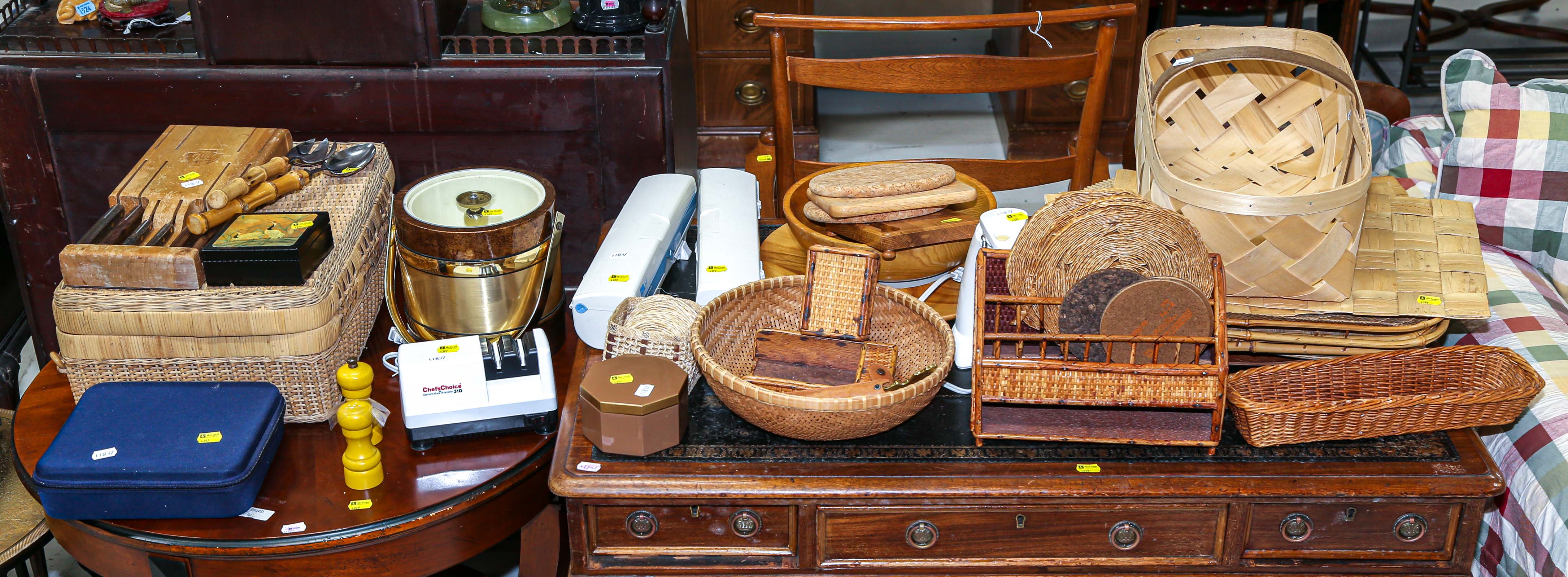 ASSORTMENT OF HOUSEHOLD ITEMS