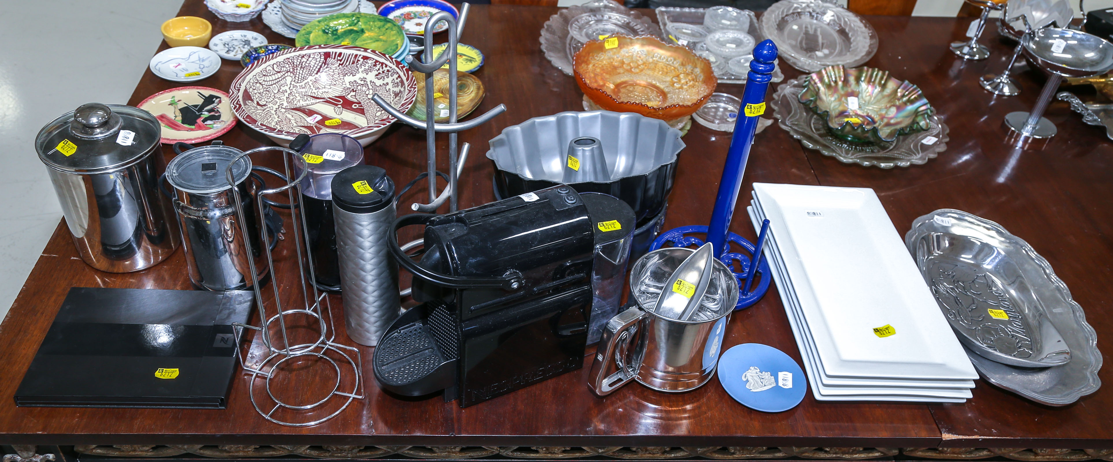 ASSORTMENT OF KITCHEN ARTICLES