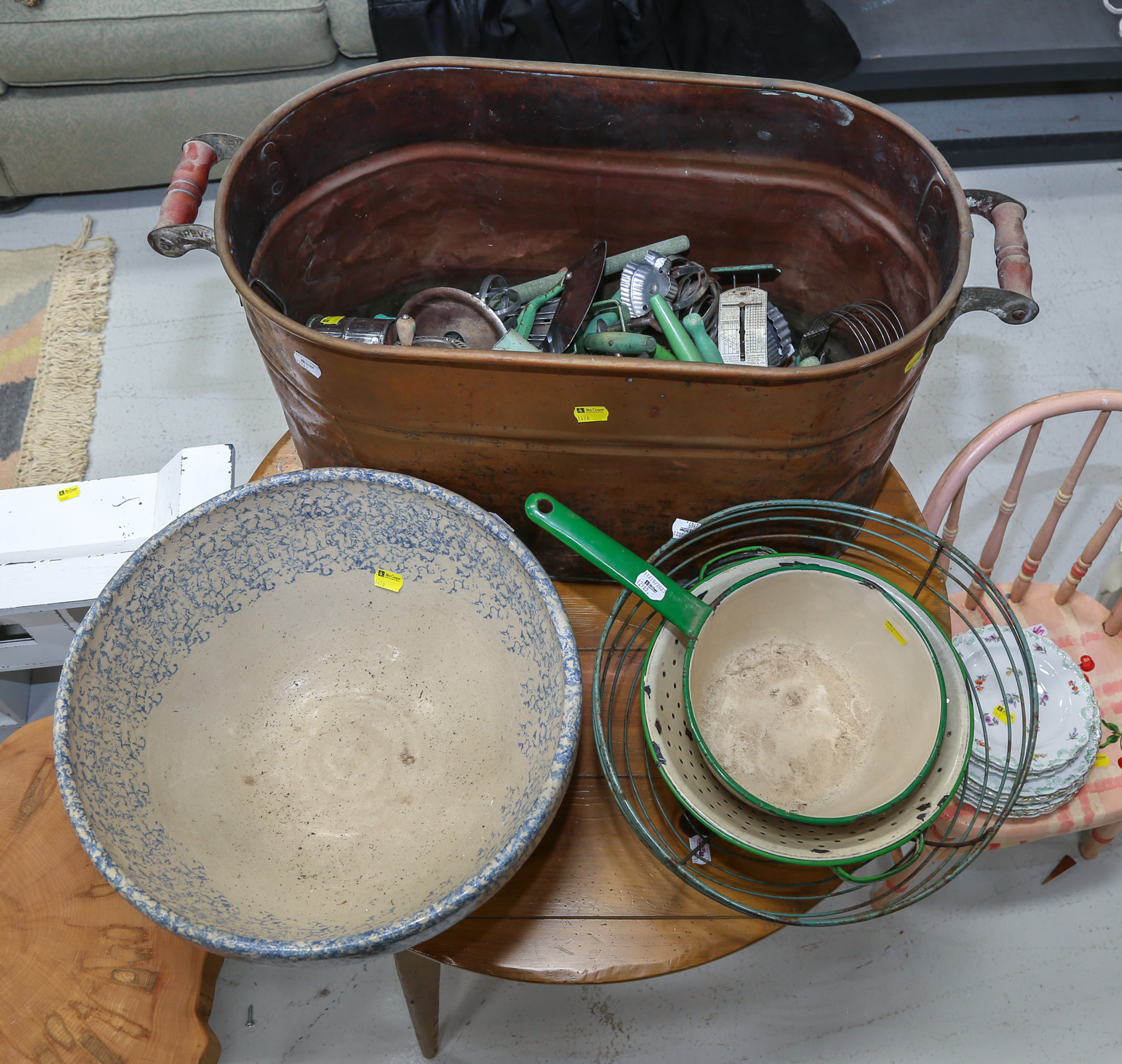 ASSORTMENT OF KITCHEN