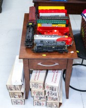 ASSORTMENT OF LIONEL TRAIN CAR