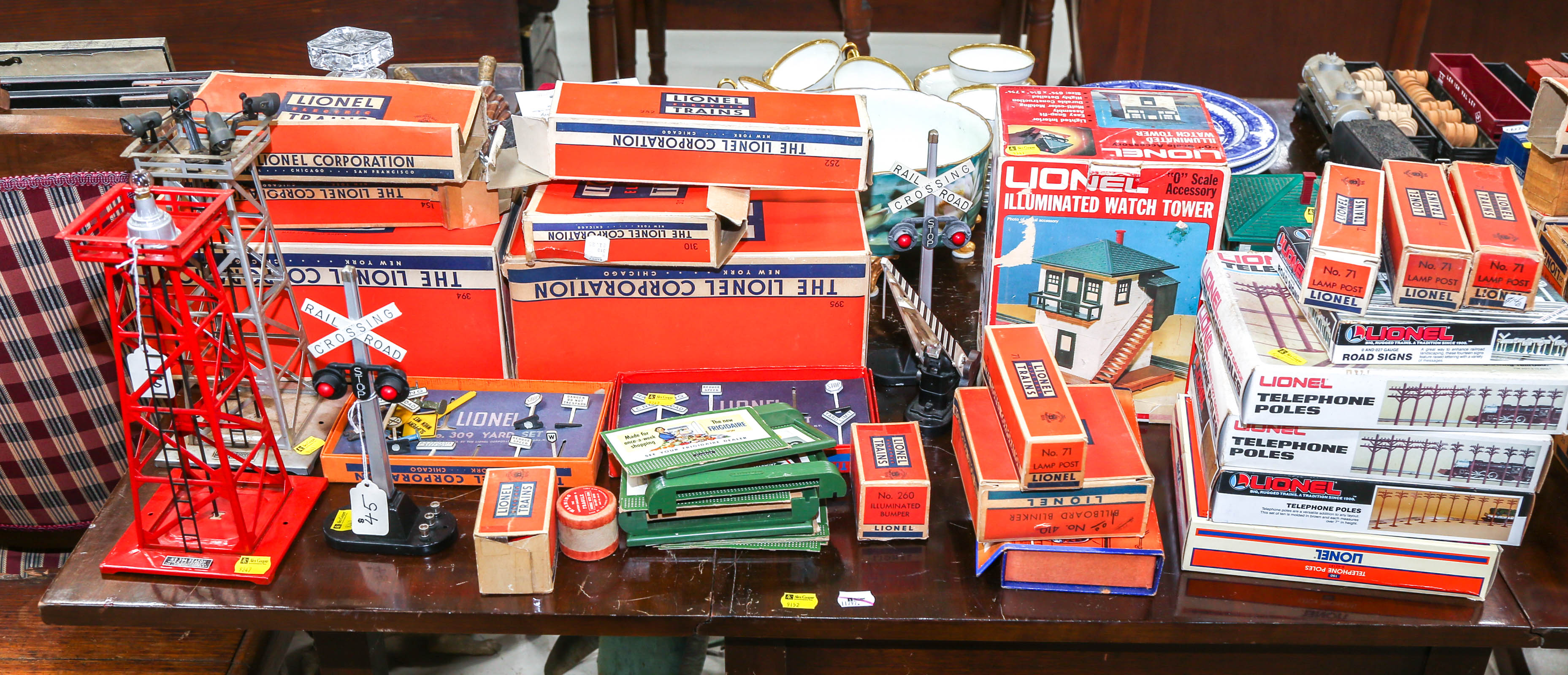 ASSORTMENT OF LIONEL TRAIN GARDEN