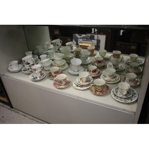Assortment of porcelain to