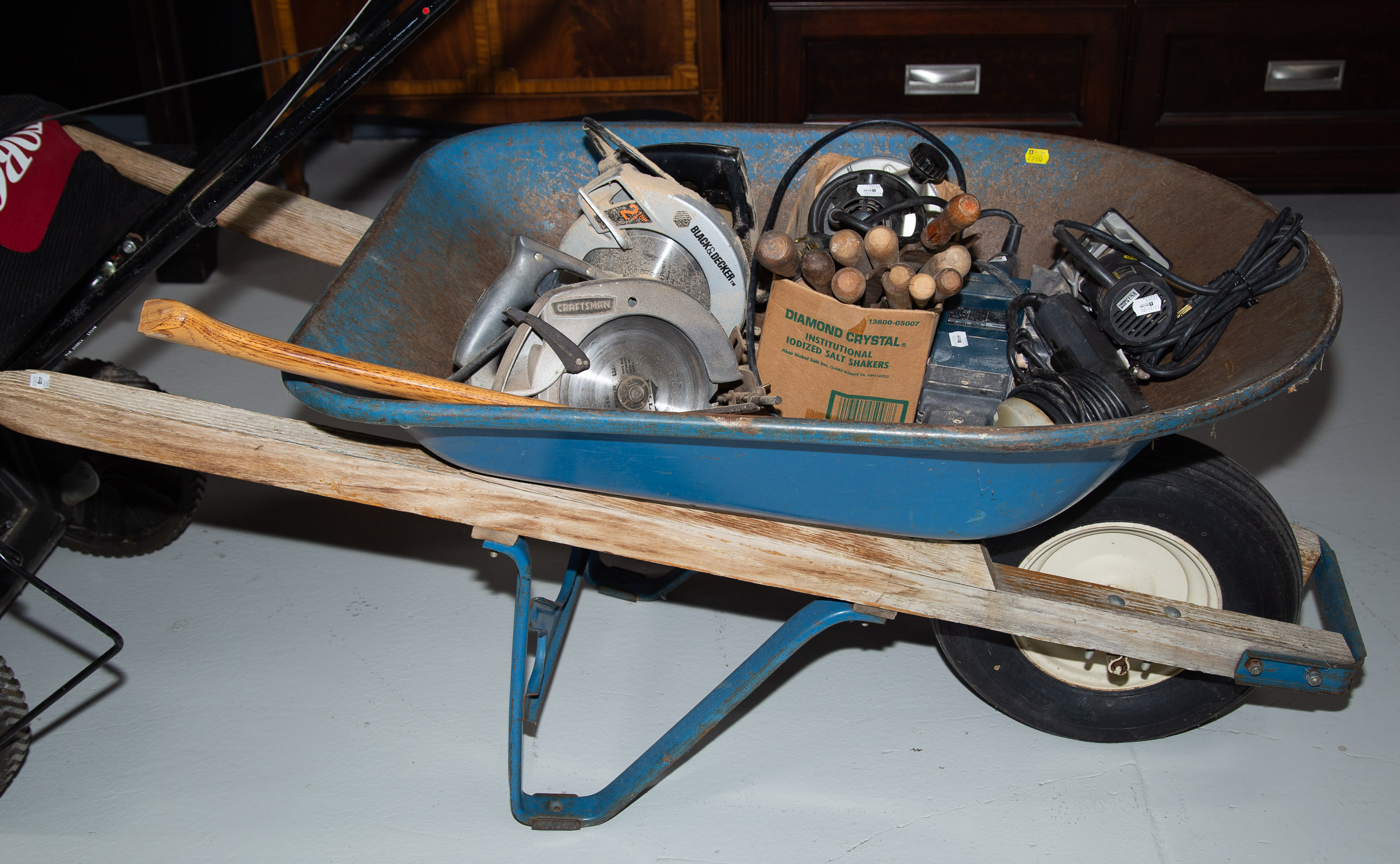 ASSORTMENT OF POWER & HAND TOOLS