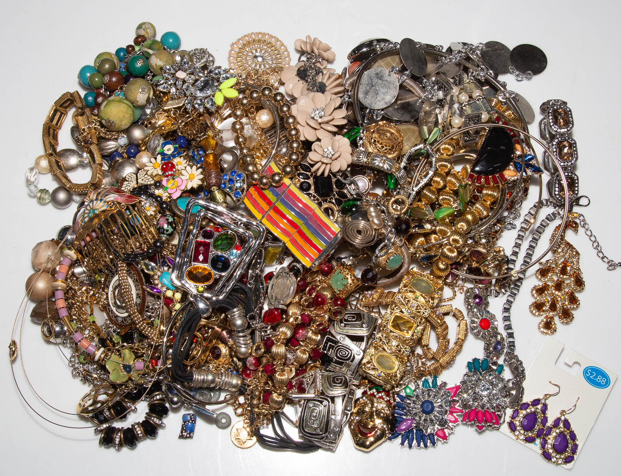 ASSORTMENT OF SILVER & GOLD TONED