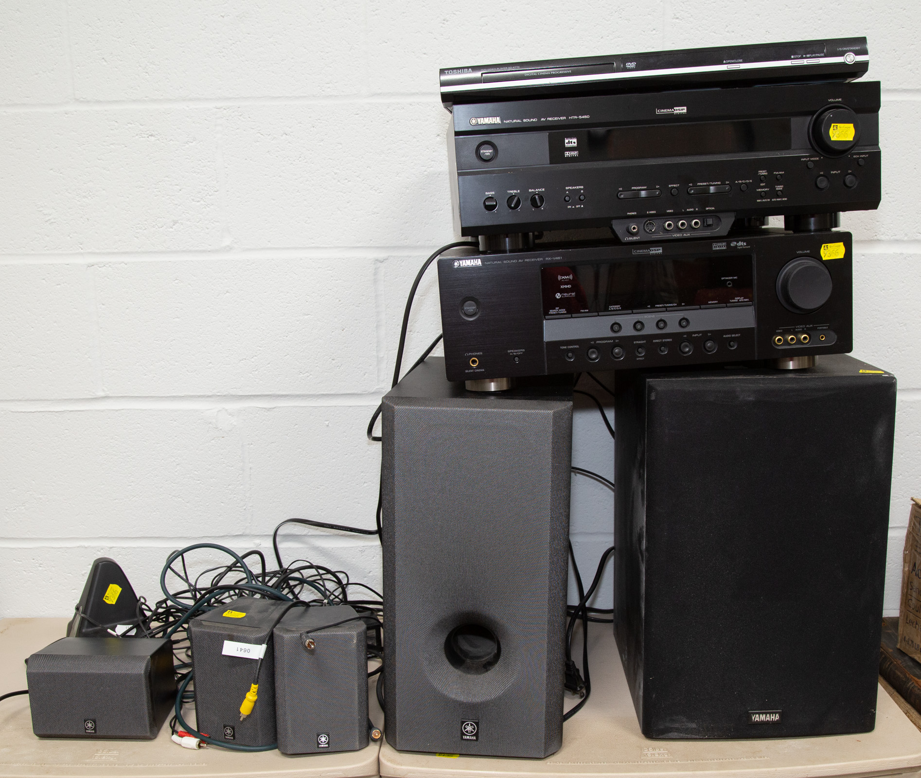 ASSORTMENT OF STEREO EQUIPMENT