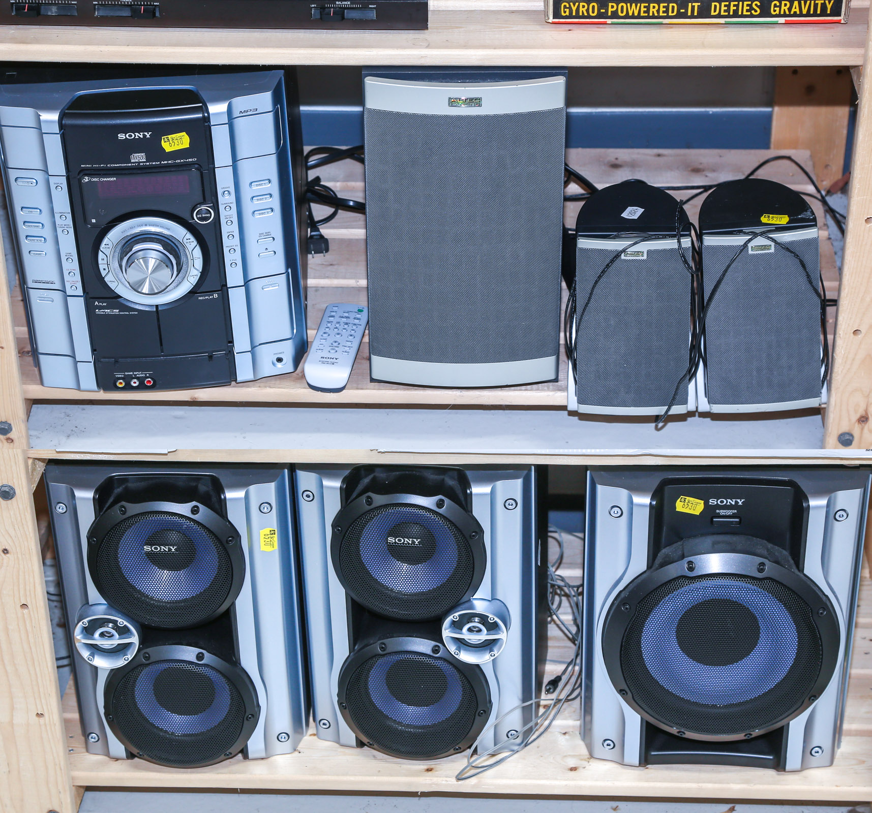 ASSORTMENT OF STEREO EQUIPMENT
