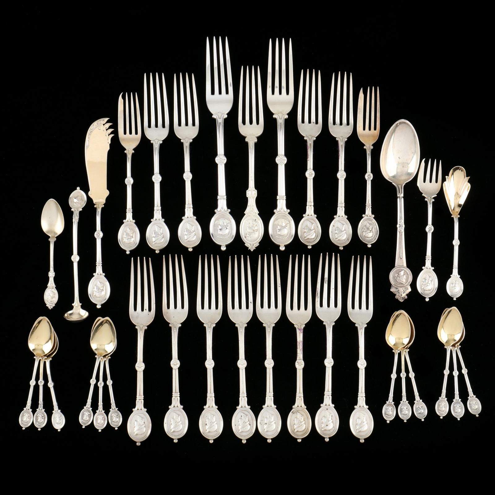 ASSORTMENT OF STERLING SILVER 