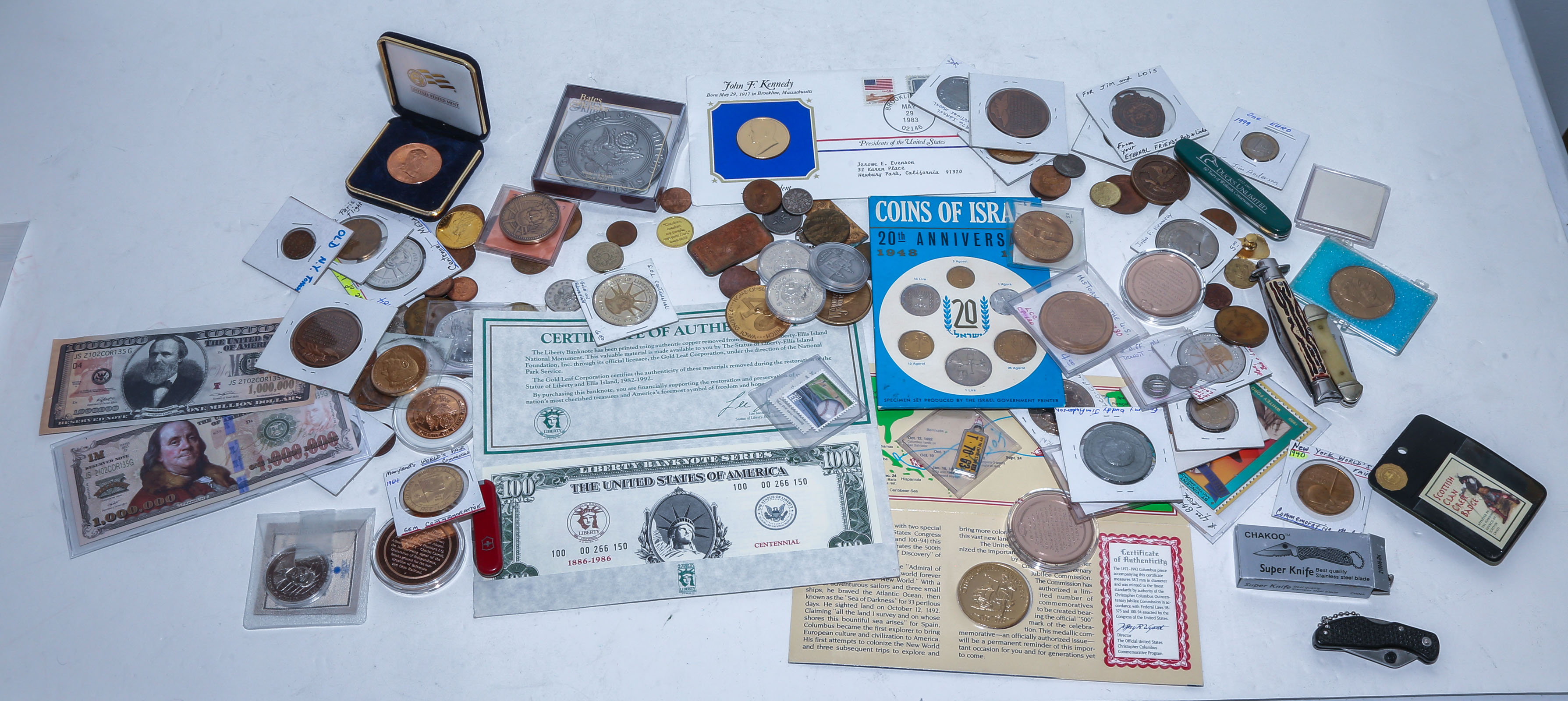 ASSORTMENT OF TOKENS & MEDALLIONS