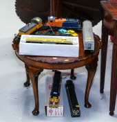 ASSORTMENT OF TRAIN CARS & PAR
