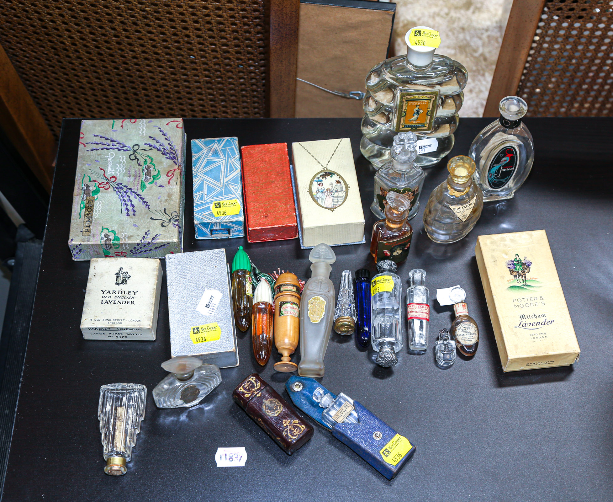 ASSORTMENT OF VINTAGE PERFUME