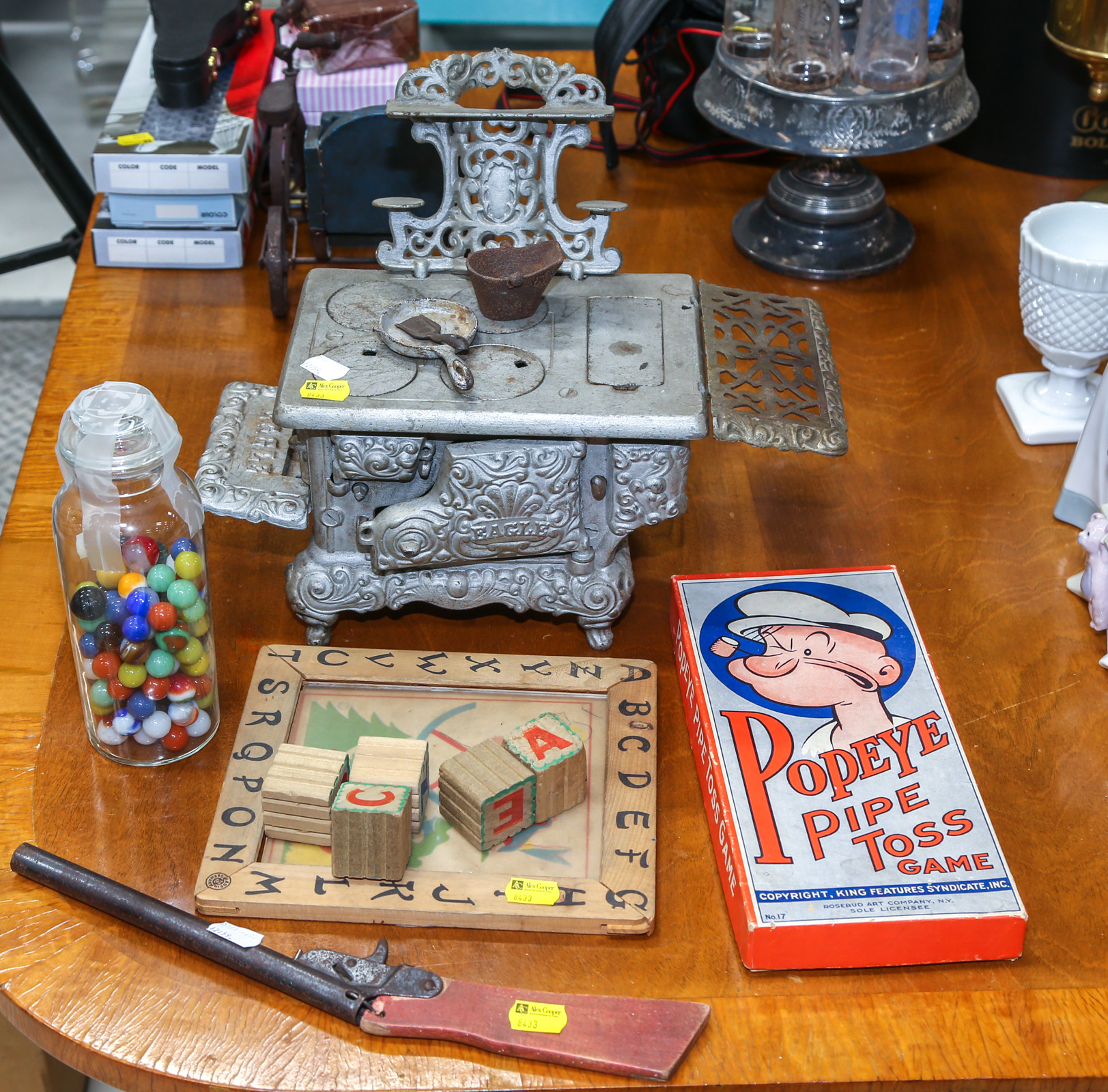 ASSORTMENT OF VINTAGE TOYS