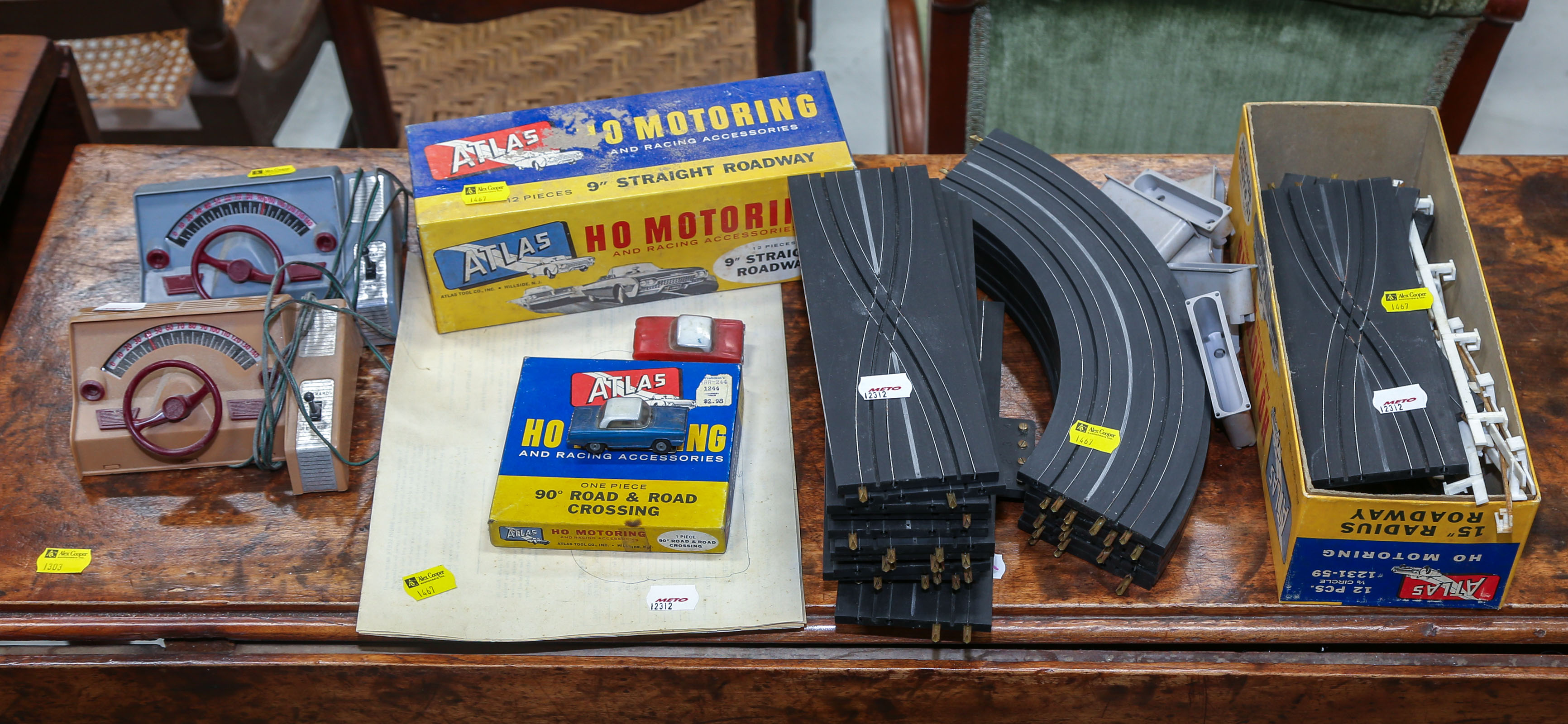 ATLAS SLOT CAR RACE SET Including