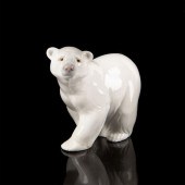 ATTENTIVE POLAR BEAR 1001207 -