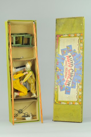 AUTO CIRCUS PERFORMING CLOWNS Boxed