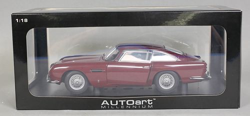 AUTOART MILLENIUM ASTON MARTIN 1/18