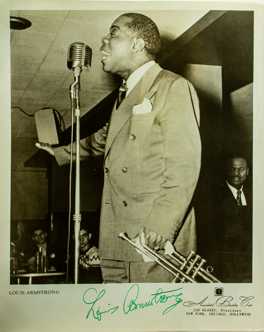 AUTOGRAPHED PHOTOGRAPH OF LOUIS