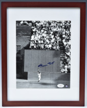 AUTOGRAPHED WILLIE MAYS PHOTO