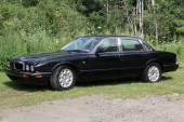 AUTOMOBILE - 2001 Jaguar XJ8 1