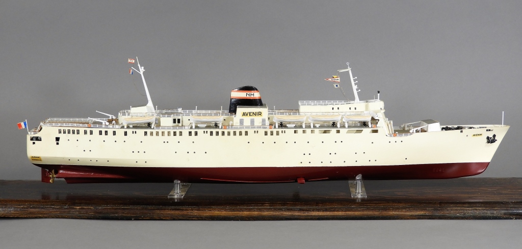 AVENIR FRANCE PLASTIC MODEL