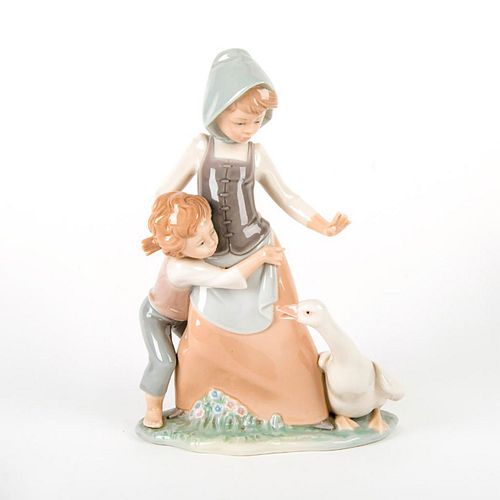 AVOIDING THE GOOSE 1005033 - LLADRO
