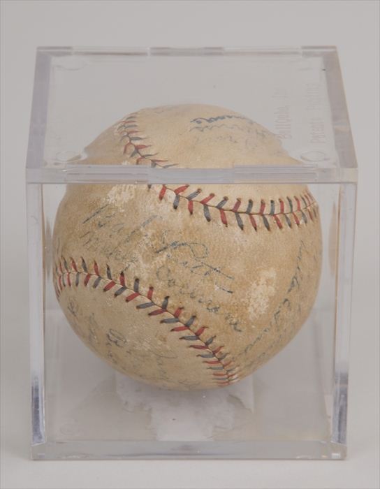 BABE RUTH - BASEBALL SIGNED Circa