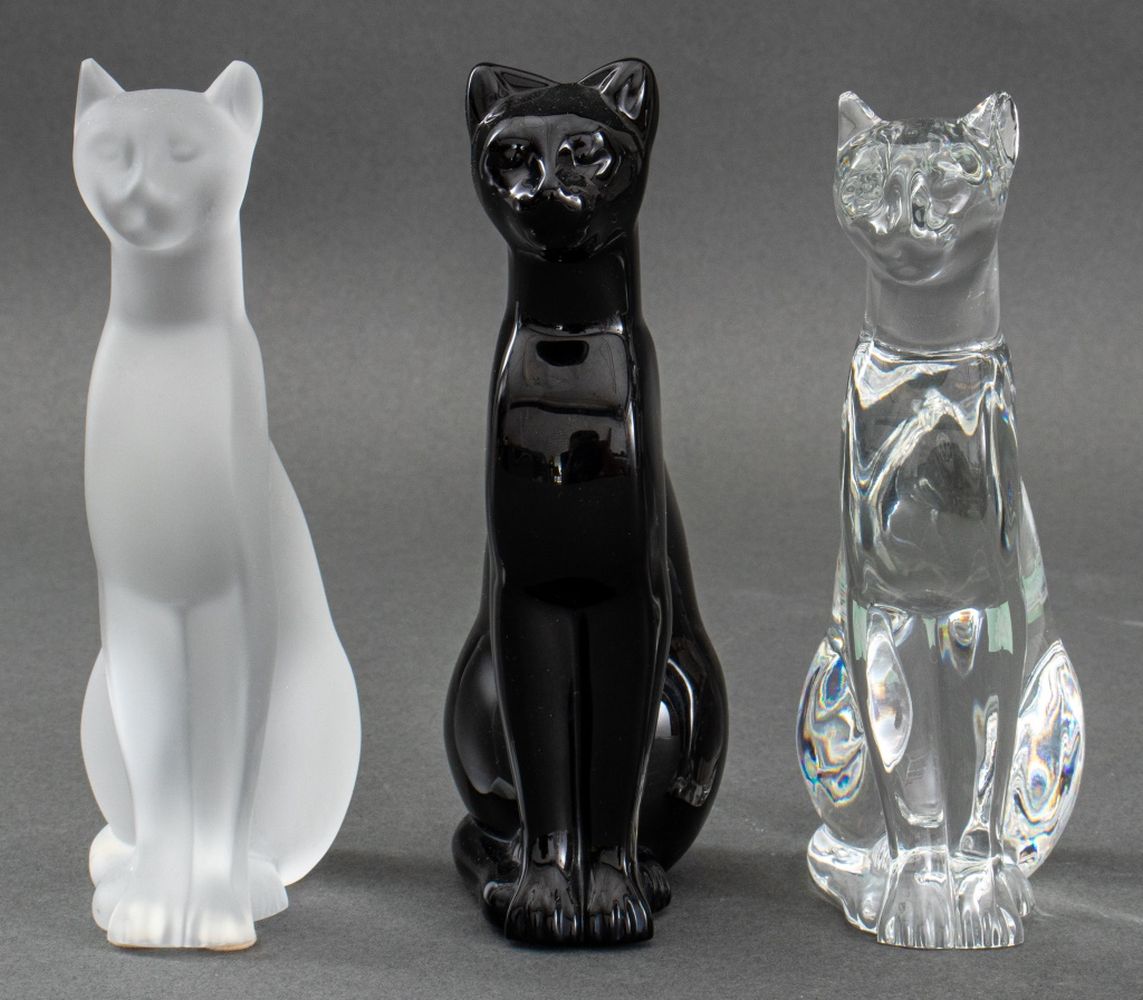 BACCARAT CRYSTAL SEATED CAT