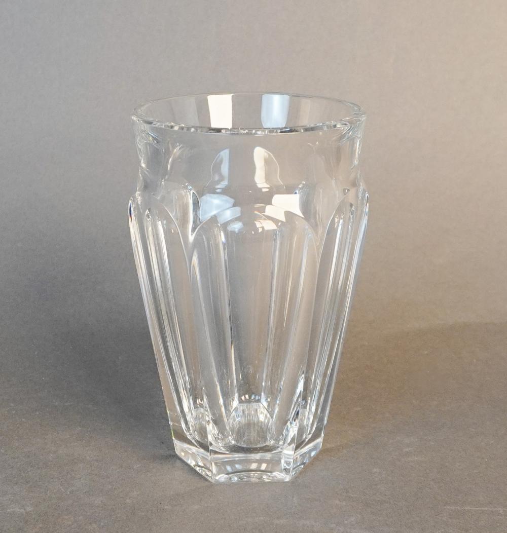 BACCARAT CRYSTAL VASE, H: 7 IN.