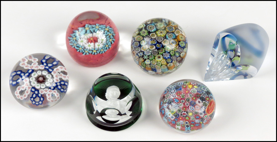 BACCARAT SULPHIDE PAPERWEIGHT OF