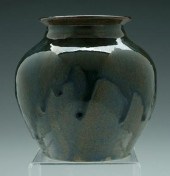 Bachelder vase, runny glossy o