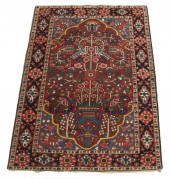 BAHKTIARI RUG (4'9" X 6'9") We
