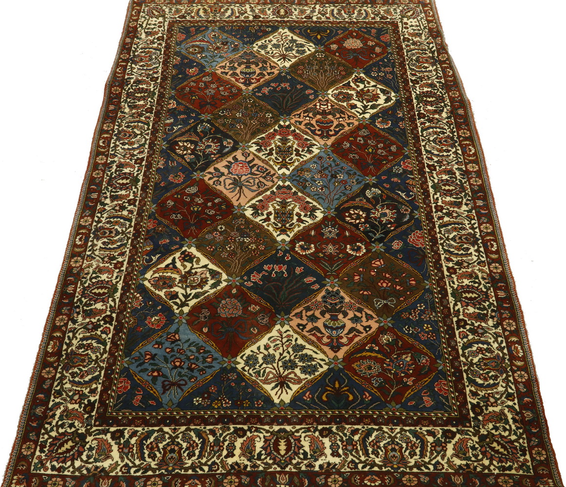 BAHKTIARI RUG Diamond lattice of