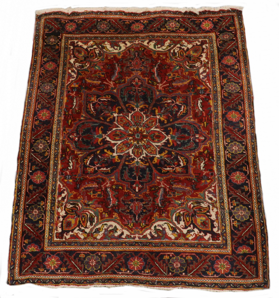 BAHKTIARI RUG Large concentric