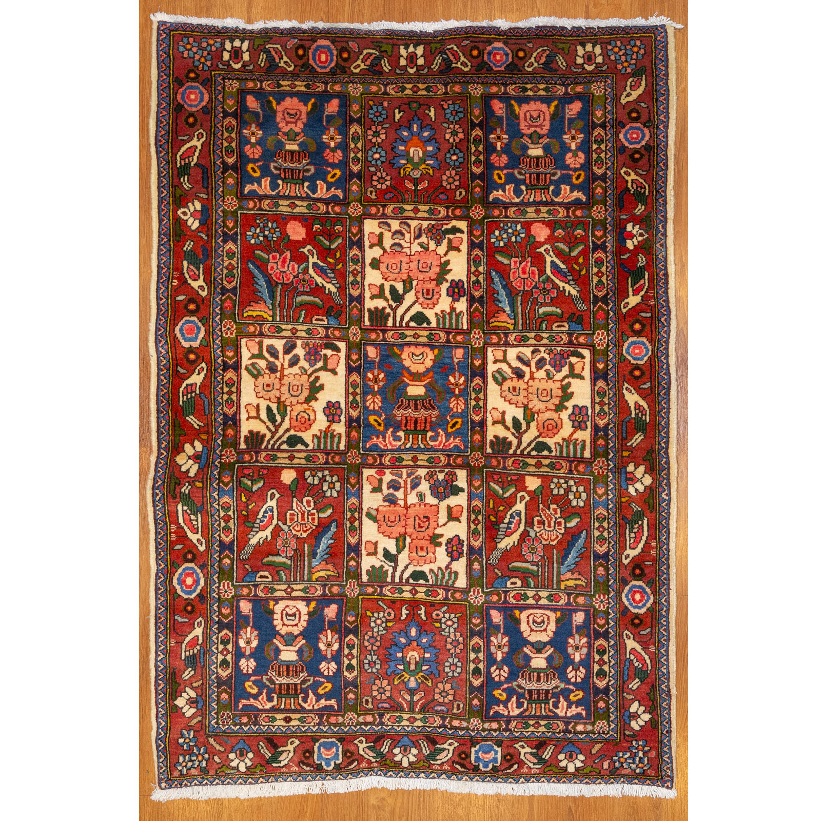 BAHKTIARI RUG, PERSIA, 3.5 X 5.3