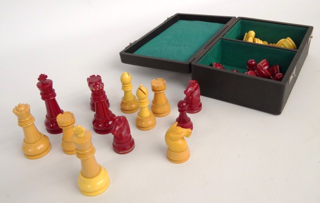 Bakelite 32 pc. chess set.