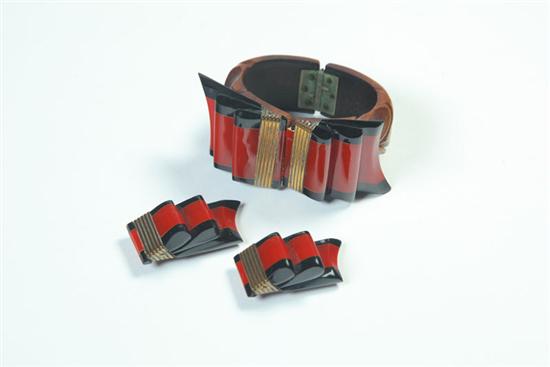 BAKELITE AND WOOD CLAMPER BRACLET