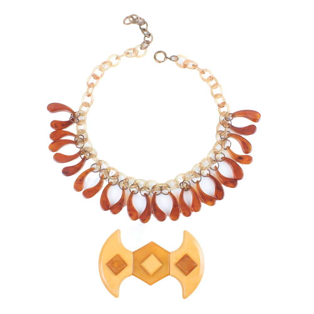 BAKELITE COLLAR NECKLACE WITH