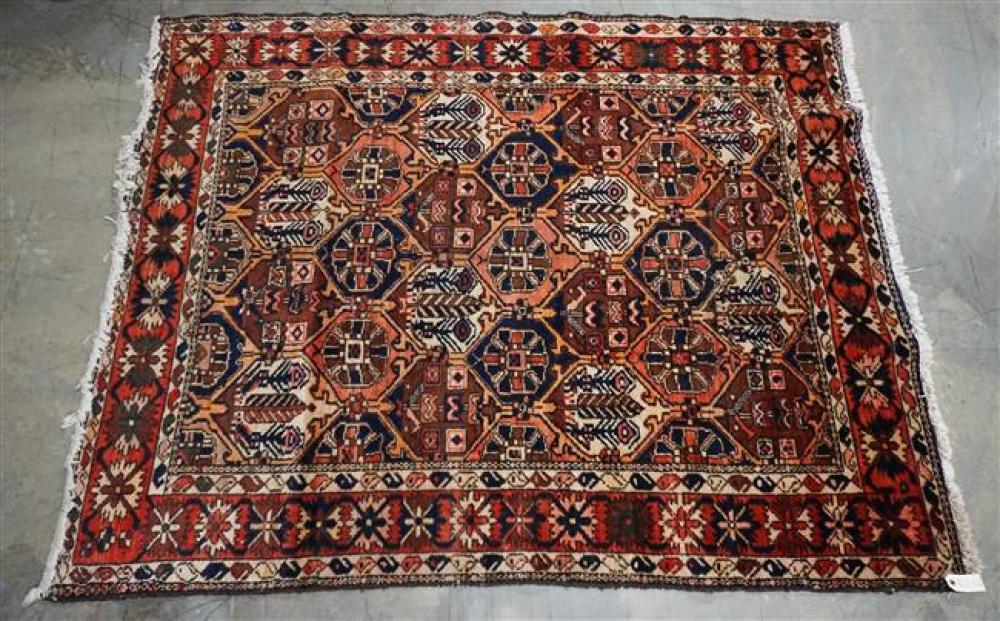 BAKHTIARI RUG, 6 FT 5 IN X 5 FT 1