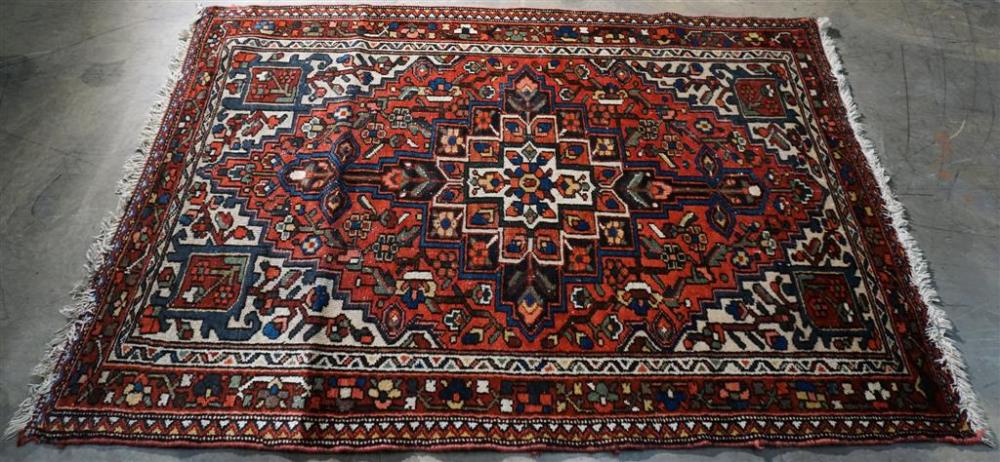 BAKHTIARI RUG, 6 FT 5 IN X 4 FT 6